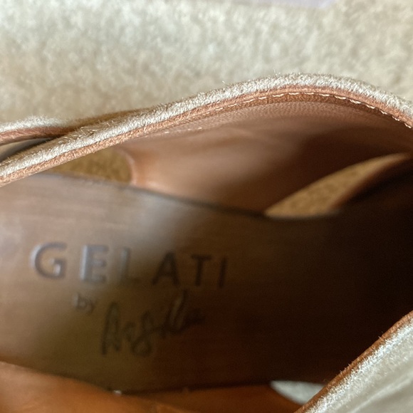 Buttery soft suede wedges! - Picture 7 of 10